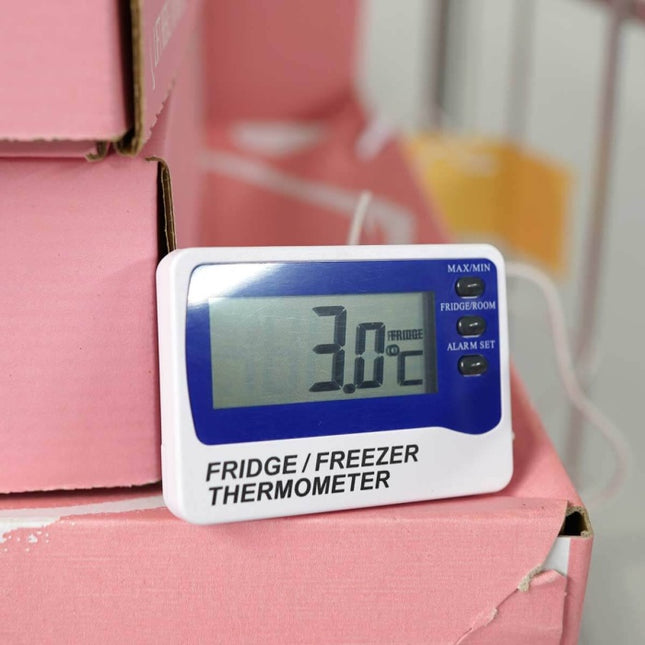 Refrigerator thermometer with external probe
