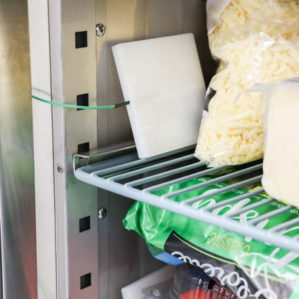 Thermocouple food temperature probe for monitoring the temperature of refrigerated foods